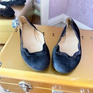J. Crew SZ 6 Black Suede Flats With Paten Leather Scalloped Trim.